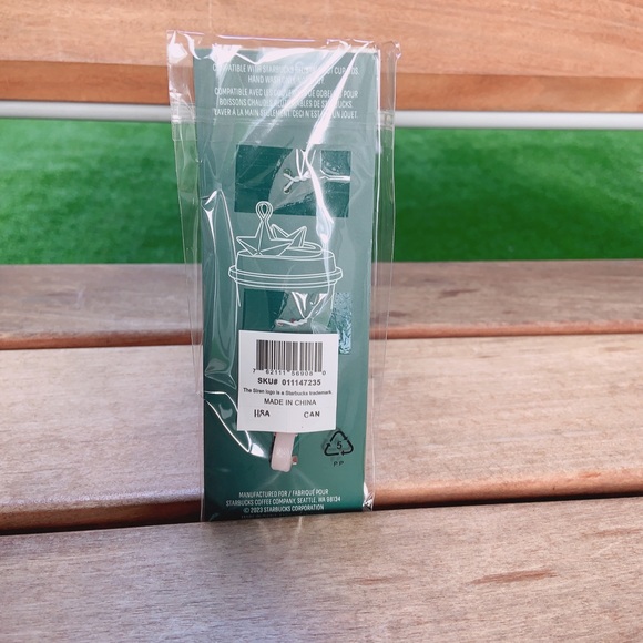 Starbucks Rose Gold Star 2023 Reusable Hot Cup Lid Stopper Keychain NWT - Picture 5 of 6